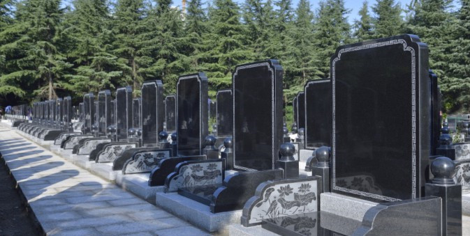 西安壽陽山墓園位于西安市東南郊，鯨魚溝中段