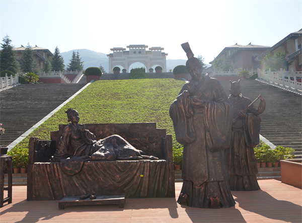 西安霸陵墓園新區(qū)圖片，群山環(huán)抱中,價(jià)格實(shí)惠