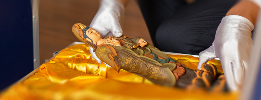 隨葬品在傳統(tǒng)葬禮中標(biāo)志墓主的身份、地位