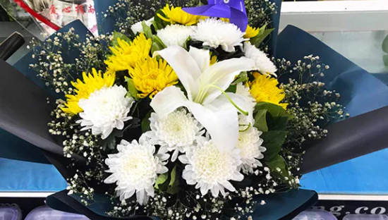 鮮花祭祀是一種為了表達(dá)哀悼、惋惜、懷念