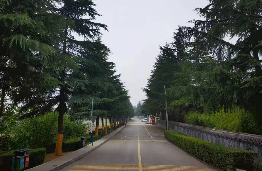 西安棗園山墓園可乘坐414路、404路、413路等公交車抵達(dá)